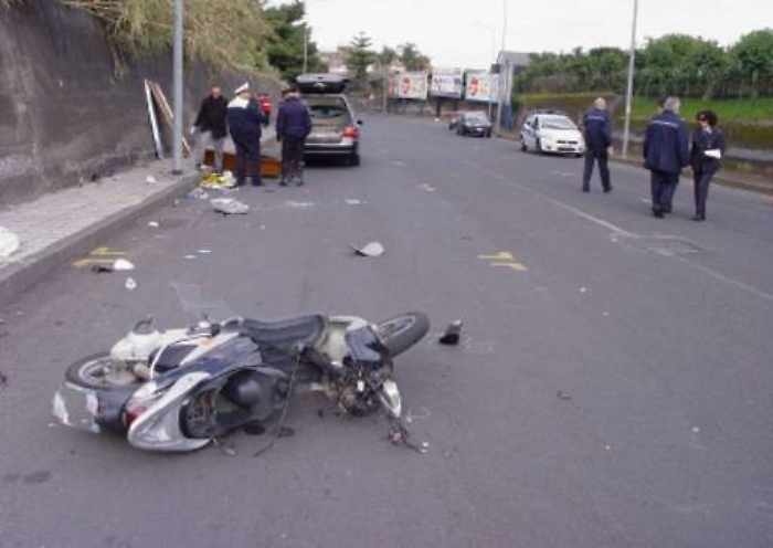Giarre, scooter contro palo Muore un ragazzo di 17 anni