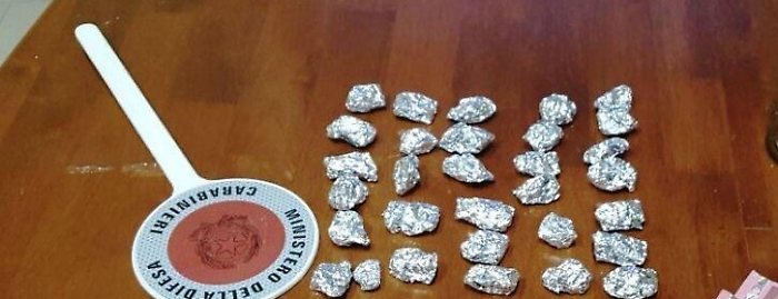 Supermarket della droga in abitazione di due tunisini: arrestati