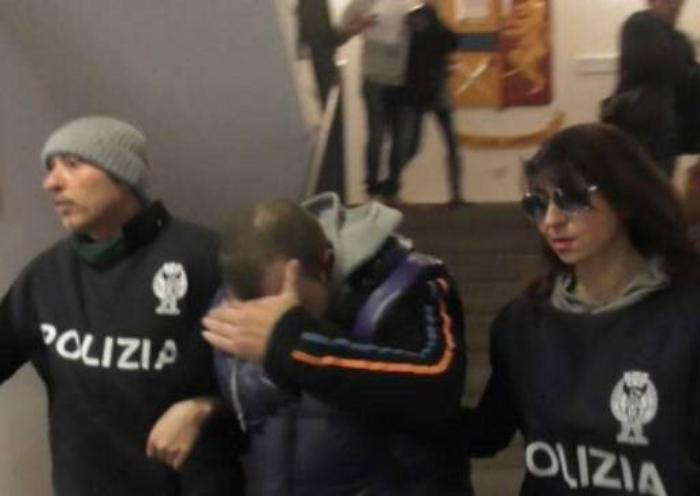 Ragusa, arrestato maniaco sessuale Seguiva le sue vittime nell&rsquo;androne