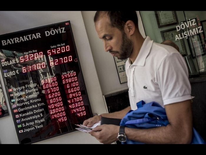 Euro cala, timori contagio Turchia,-0,8%