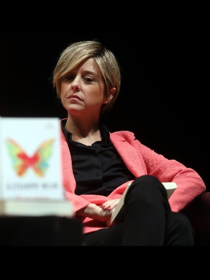 Nadia Toffa: camera ardente in teatro