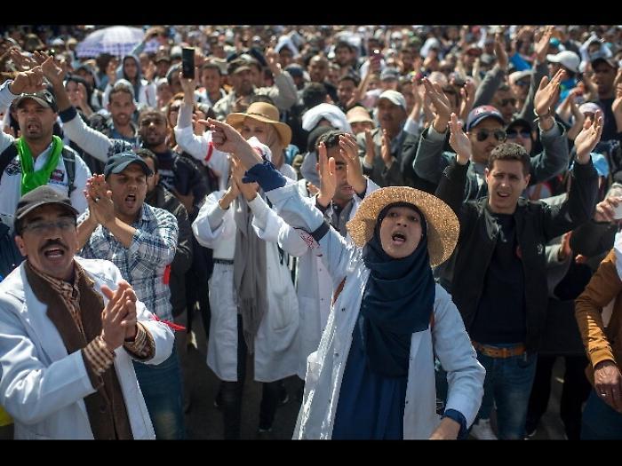 Marocco: migliaia insegnanti in piazza