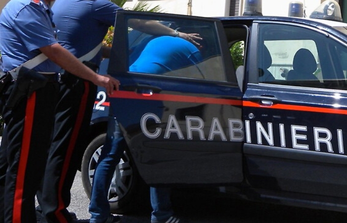 Catania, scippano l'iPhone 6 a una turista: presi e arrestati