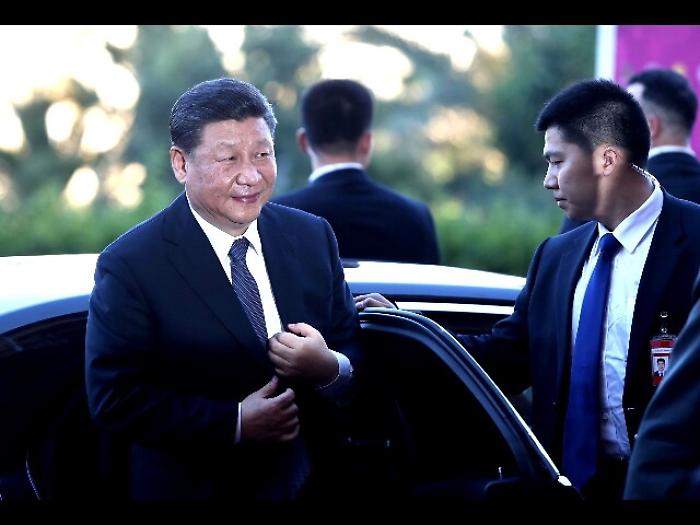 Xi a Nizza, accolto da ministro Le Drian