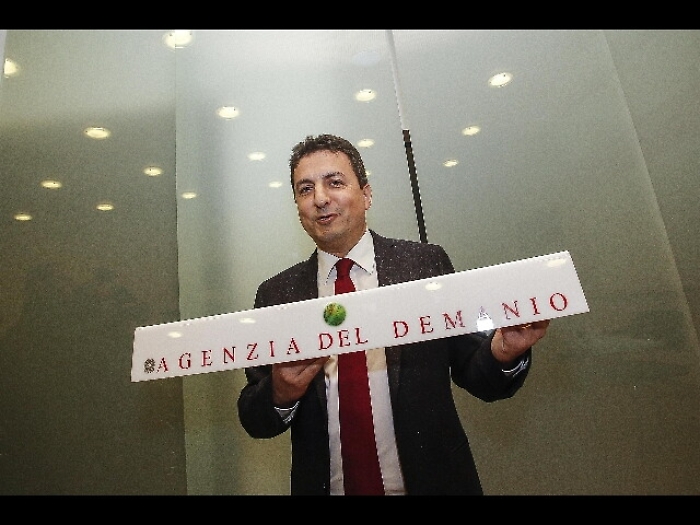 Def: 2017,dismissione immobili a 900mln