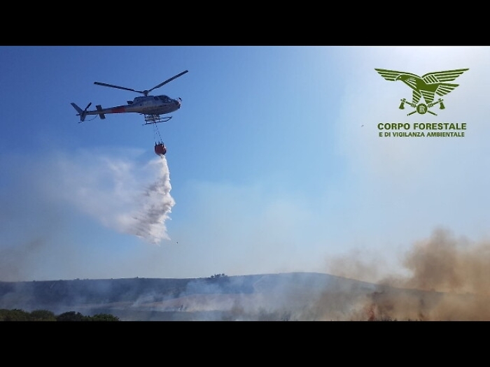 Fiamme alle porte di Cagliari