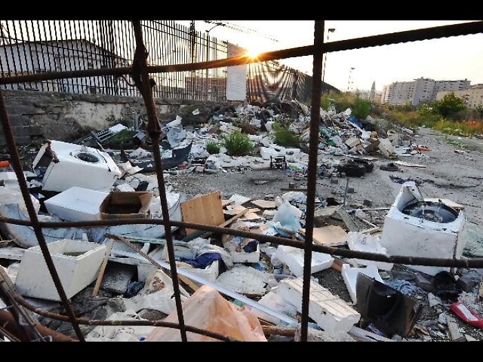 Rifiuti Roma, torna il ritiro a domicilio degli ingombranti