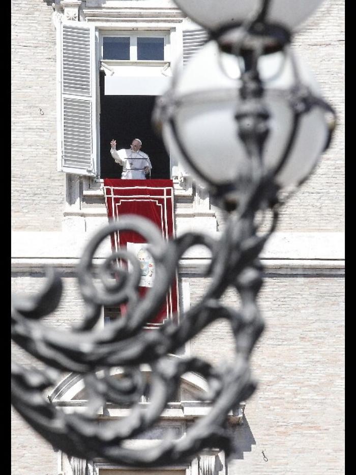 Papa, dopo Angelus, 'domani a Loreto'