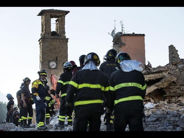 FI, Renzi porti la Merkel ad Amatrice