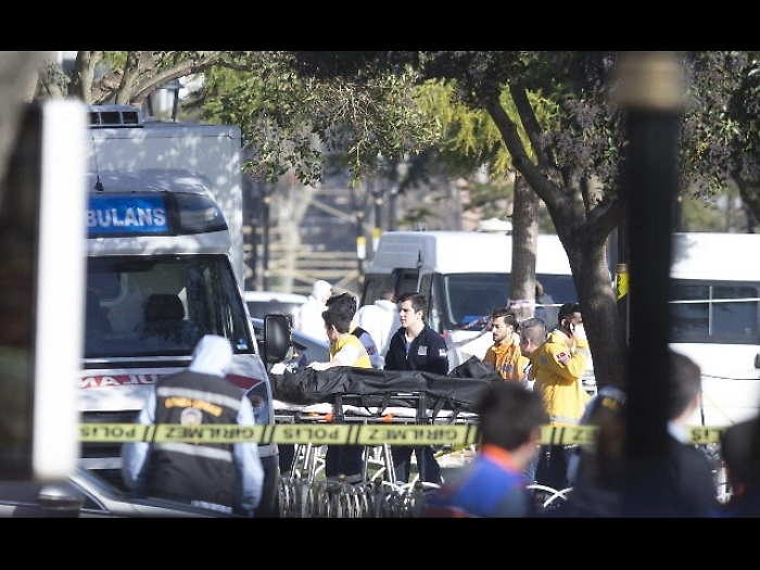 Turchia: attacco a polizia, tre morti