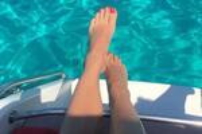 In estate piedi pi&ugrave; in salute ma niente smalti permanenti e tacchi