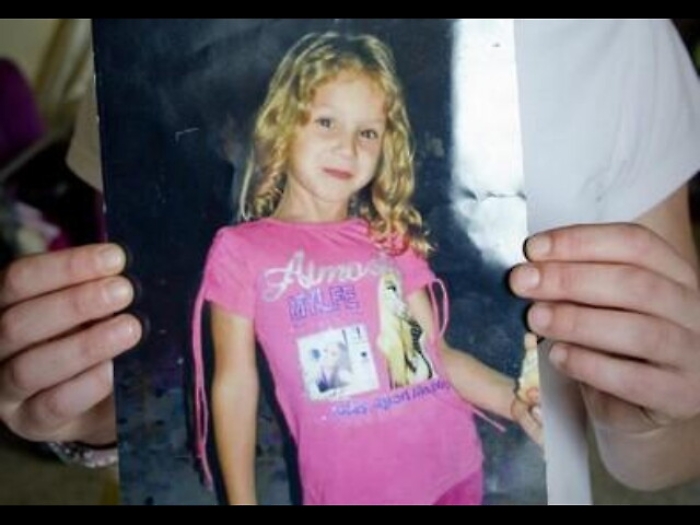 La piccola Fortuna fu lanciata nel vuoto viva e cosciente