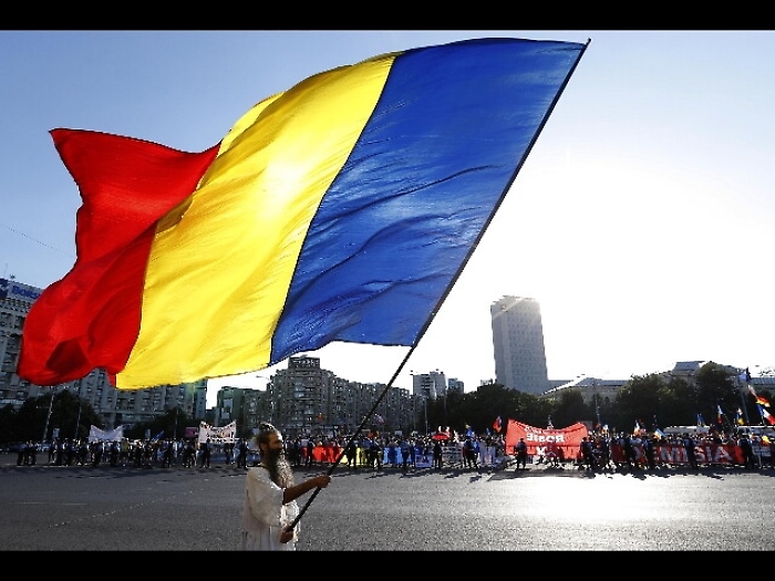 Migliaia di nuovo in piazza a Bucarest