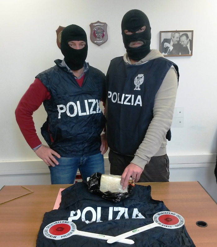 Palermo, fermato in auto con un chilo di cocaina