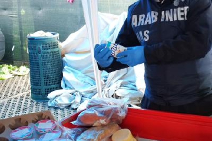 Alimenti: Nas, irregolarit&agrave; in met&agrave; ristoranti etnici