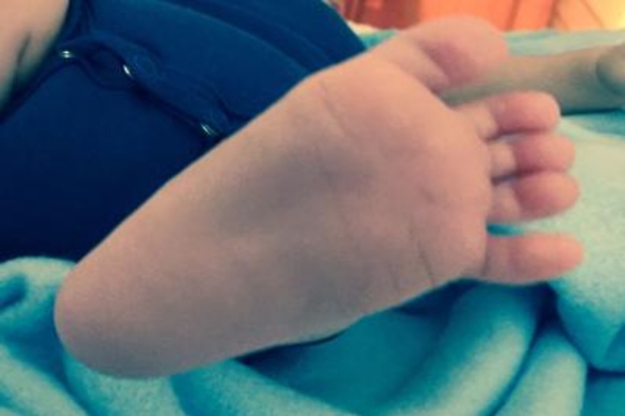 Il pediatra, 'lasciare bimbi a piedi scalzi fa bene al loro sviluppo'