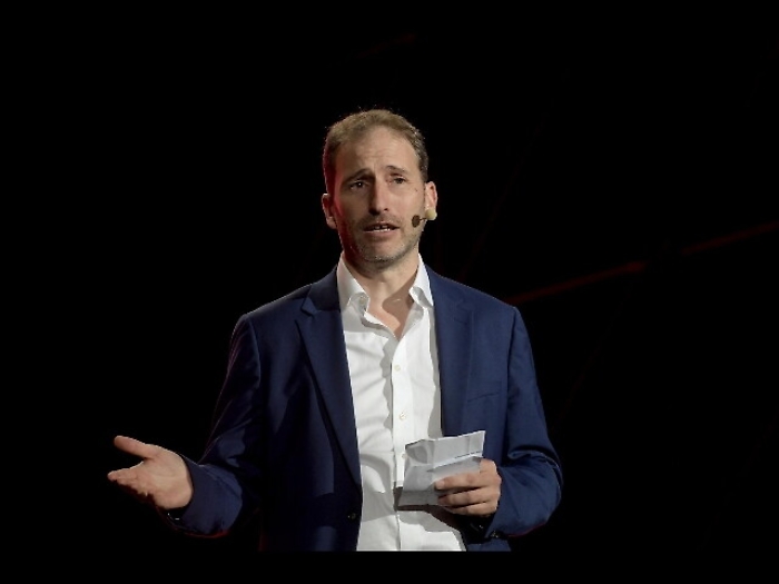 Casaleggio, no ai documenti per i social