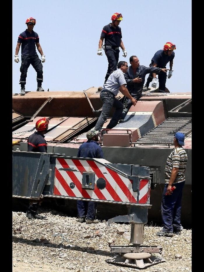Tunisia: incidente treno-bus, 5 morti