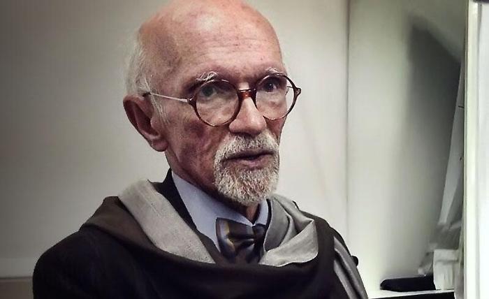 Cibo, movimento e meditazioneelisir di lunga vita&ldquo;Il cibo dell&rsquo;anima, l&rsquo;anima del cibo&rdquo;Franco Berrino e Franco Battiatooggi al Teatro greco di Siracusa&laquo;Cereali e legumi contro il cancro&raquo;