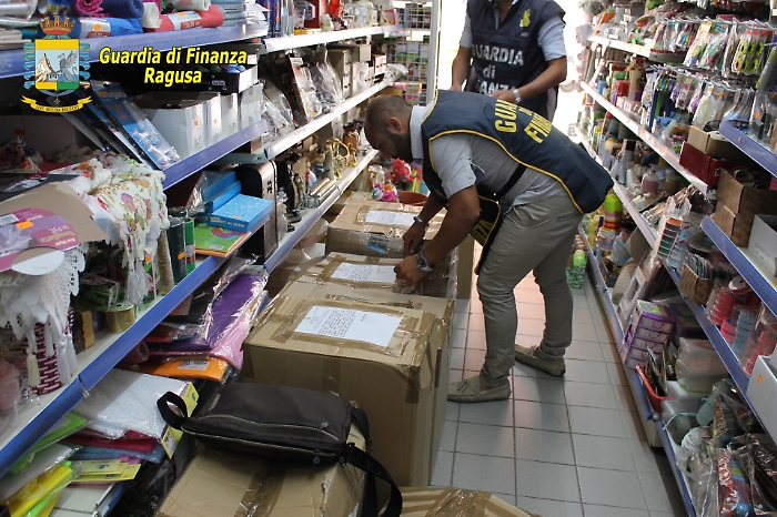 Sequestrati a Pozzallo oltre 123 mila prodotti contraffatti e nocivi alla salute