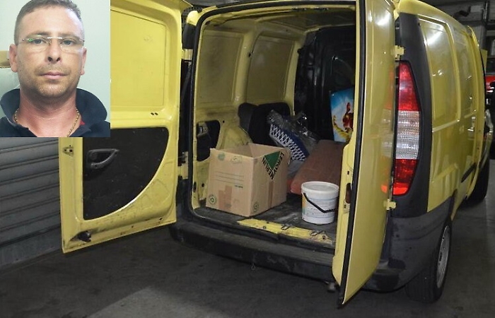 Droga nascosta in un furgone e in garage: incensurato arrestato a Catania
