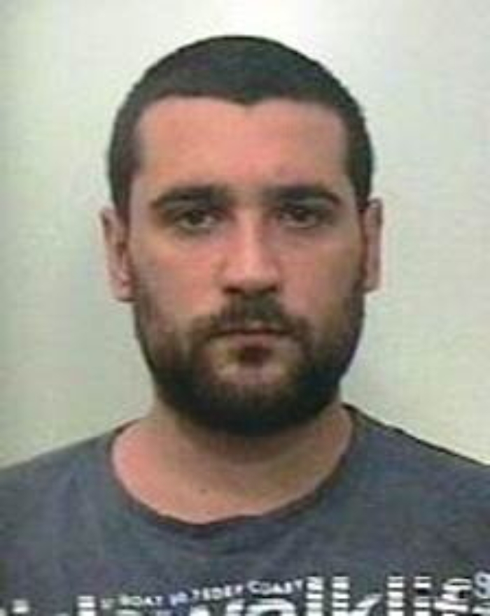 Pregiudicati fermano militare americano per costringerlo ad accompagnarli a comprare la droga