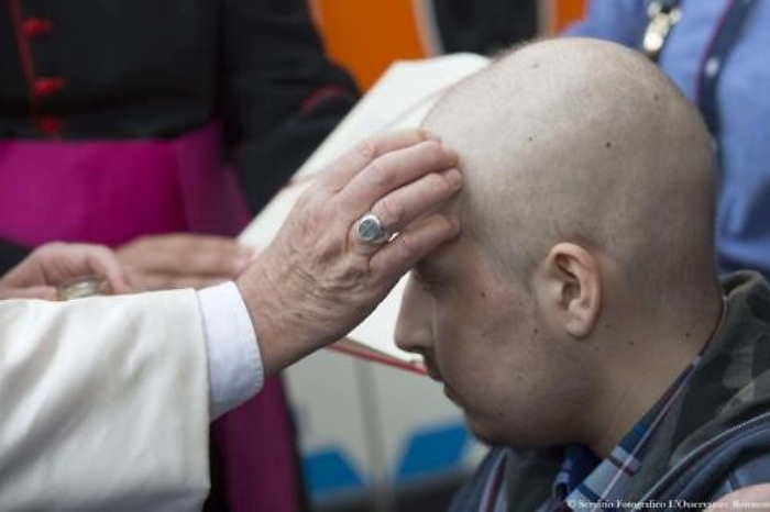 Papa Francesco cresima Giuseppe, giovane gravemente ammalato di Mazzarino