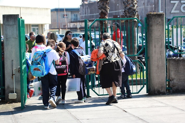 &laquo;Frammenti di eternit alla Sante Giuffrida vicino agli alunni&raquo;