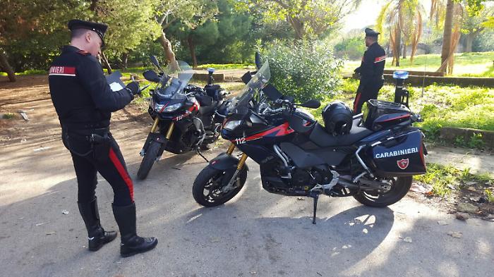 Palermo, rubava le panchine lungo le strade, arrestato
