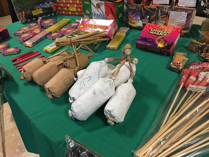 Catania, botti illegali sequestrati da Gdf in un deposito al Villaggio Sant'Agata