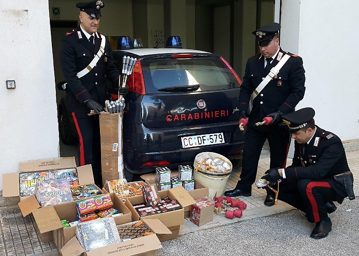 Avola, nella lavanderia di casa nascondeva 124 chili di fuochi d'artificio