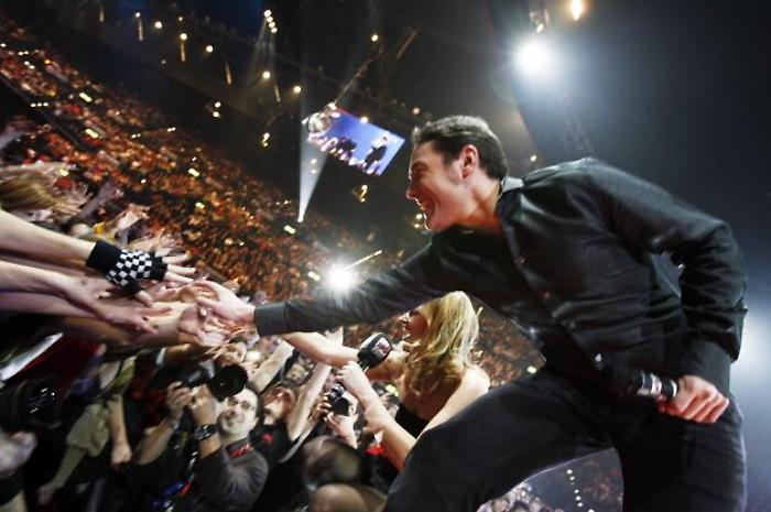 Pizzo agli autisti dei pullman al concerto di Tiziano Ferro: due arresti 