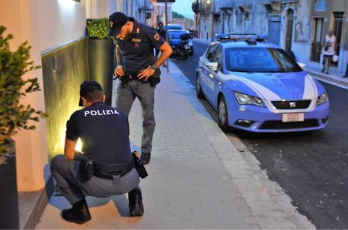 Esalazioni fognarie in camera d'albergo, migliorano condizioni della coppia di Messina