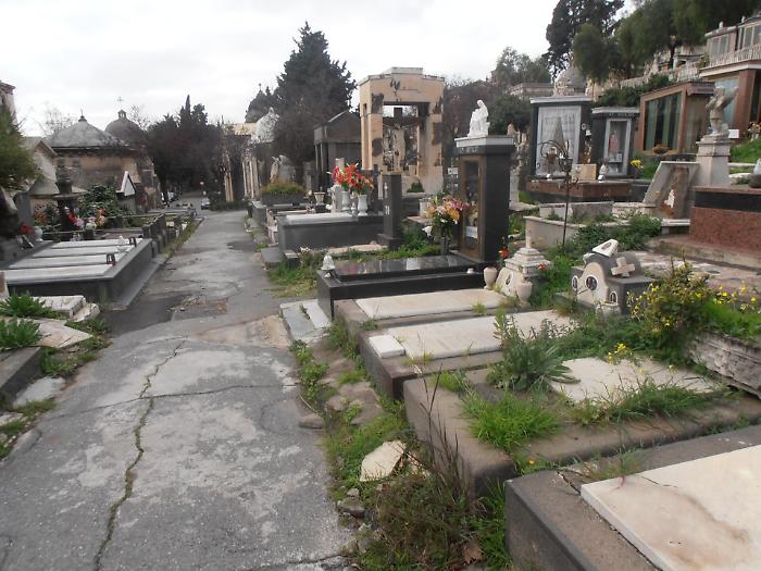 Cimitero di Catania a secco, protestano i visitatori