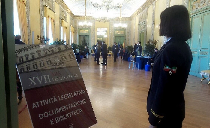 Caff&egrave;, cornetto, succo di frutta e badge, cos&igrave; comincia la legislatura per i deputati