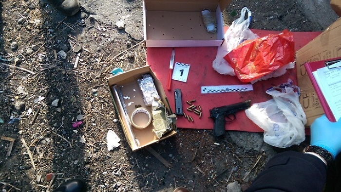 Un chilo di hashish e una pistola nasconti in un box abusivo al Villaggio Zia Lisa