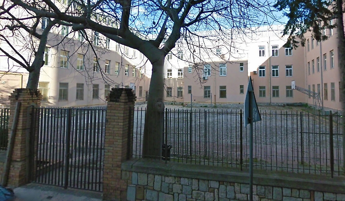 Palermo, vittima dei bulli, dodicenne minaccia di darsi fuoco a scuola