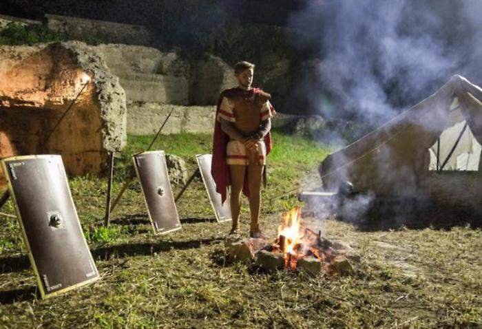 Cento figuranti tra le stradine di Ispica per il presepe vivente