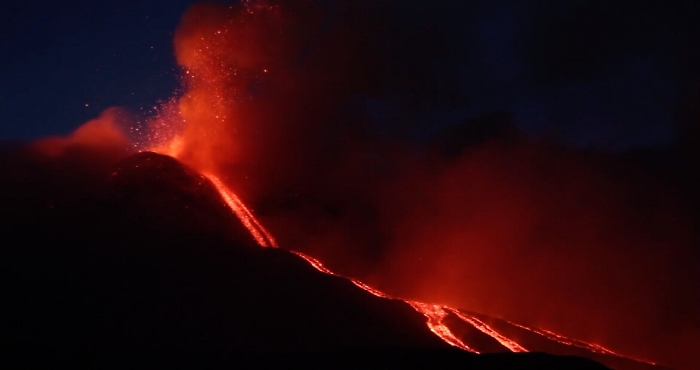 Nei cristalli delle rocce dell'Etna i segni premonitori di un'eruzione