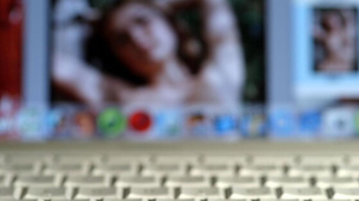 Suicida a Nuoro dopo un ricatto sul web, arrestati anche tre catanesi