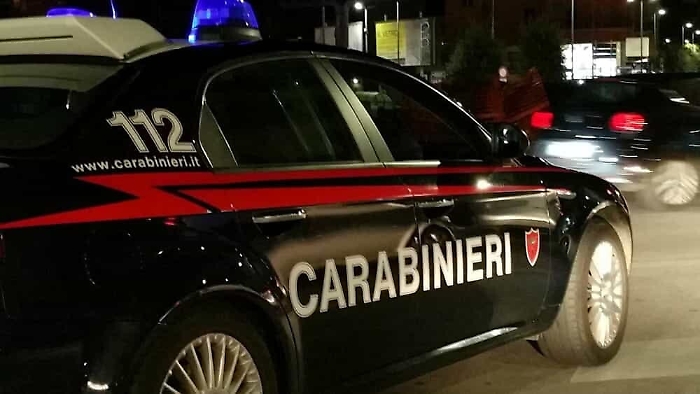 Catania, tunisino tenta di baciare e rapinare donna: arrestato