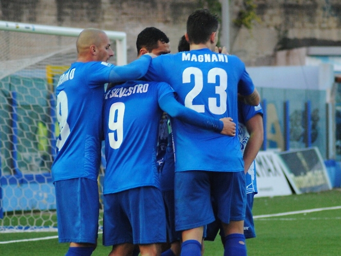 Serie C: il Siracusa scaccia la crisi con tre gol al Fondi
