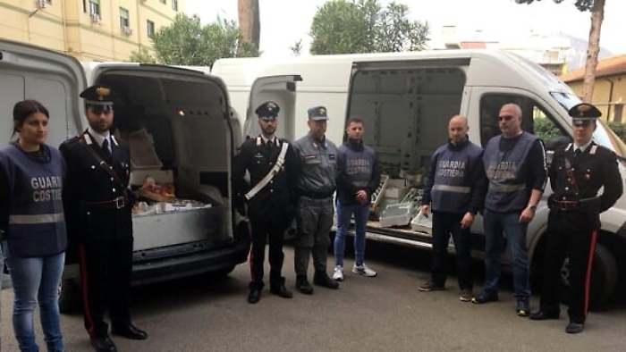 Pesce non tracciabile: 450 chili sequestrati al Mercato del Capo