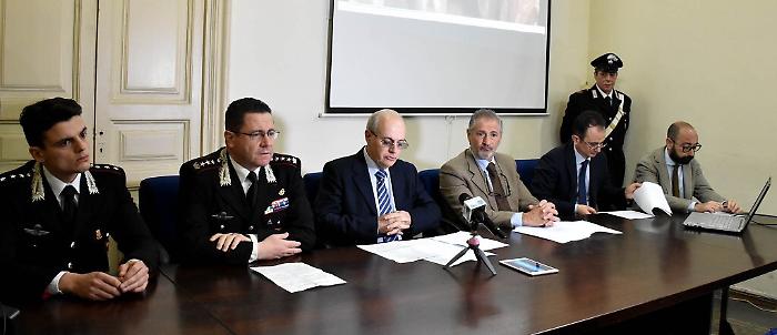 Mascalucia, "pizzo" a farmacie: sette arresti per clan Santapaola-Ercolano