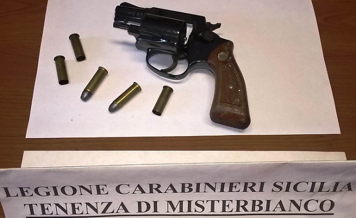 Ha sparato all'autista dell'ambulanza perch&eacute; non pagava l'affitto alla madre