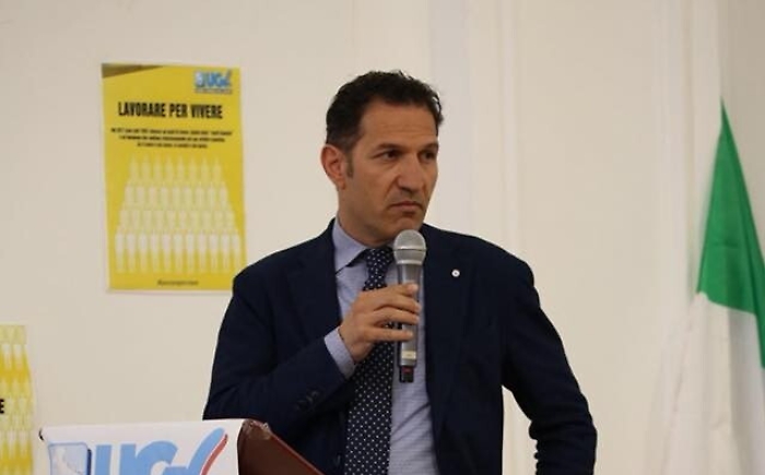 Fiamme all'auto del vice sindaco di Gela: atto doloso