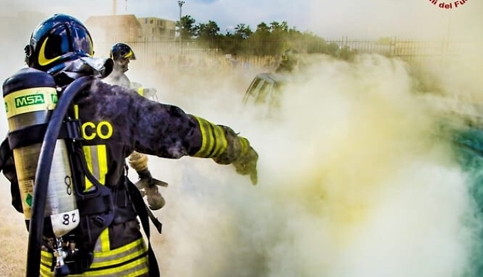 A fuoco una cabina dell' Enel: fumo invade scuola a Palermo