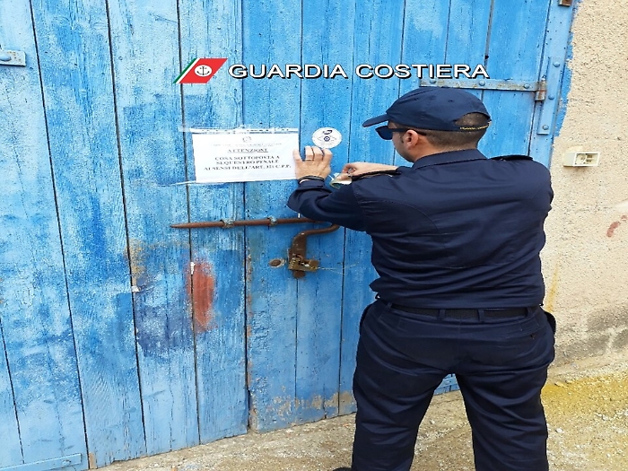 Gela, sequestrata mega discarica in un cantiere navale