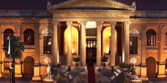 Palermo, borsone abbandonato davanti al Massimo fa scattare allarme bomba