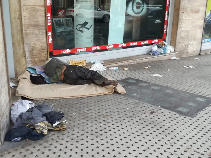 Catania: scene di ordinario degrado al Viale Rapisardi
